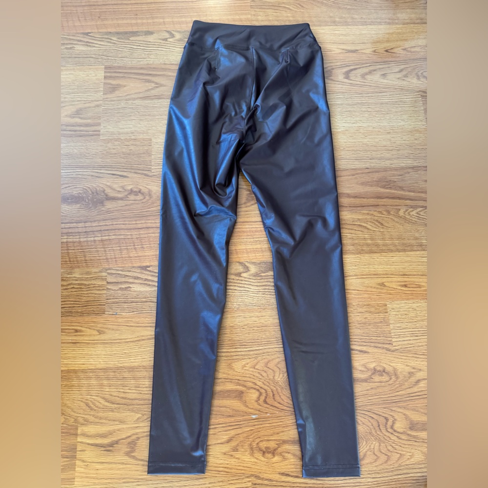 Offline by Aarie Medium Black leggings - Picture 7 of 7